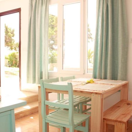 Yucas Homes Cala'N Blanes  Exteriör bild